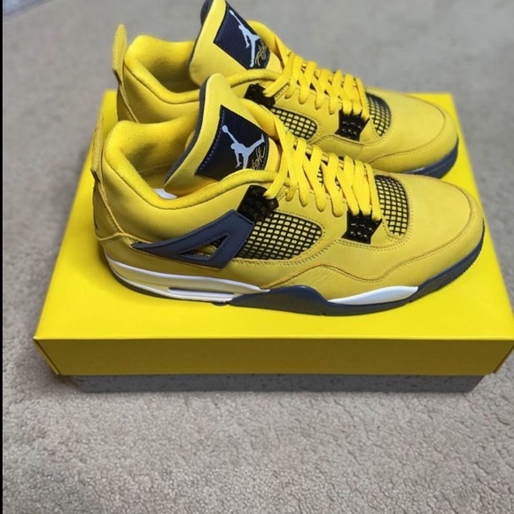 jordan 4s - Picture 2 of 2